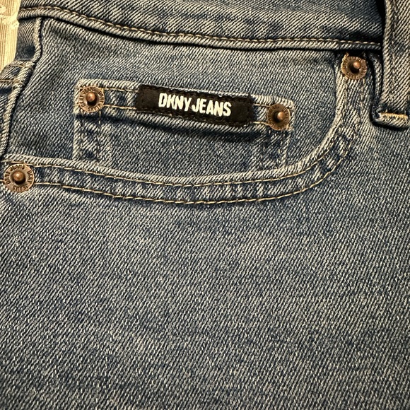 NWT DKNY Women's Mini Denim Skirt Size 6 - Picture 3 of 4